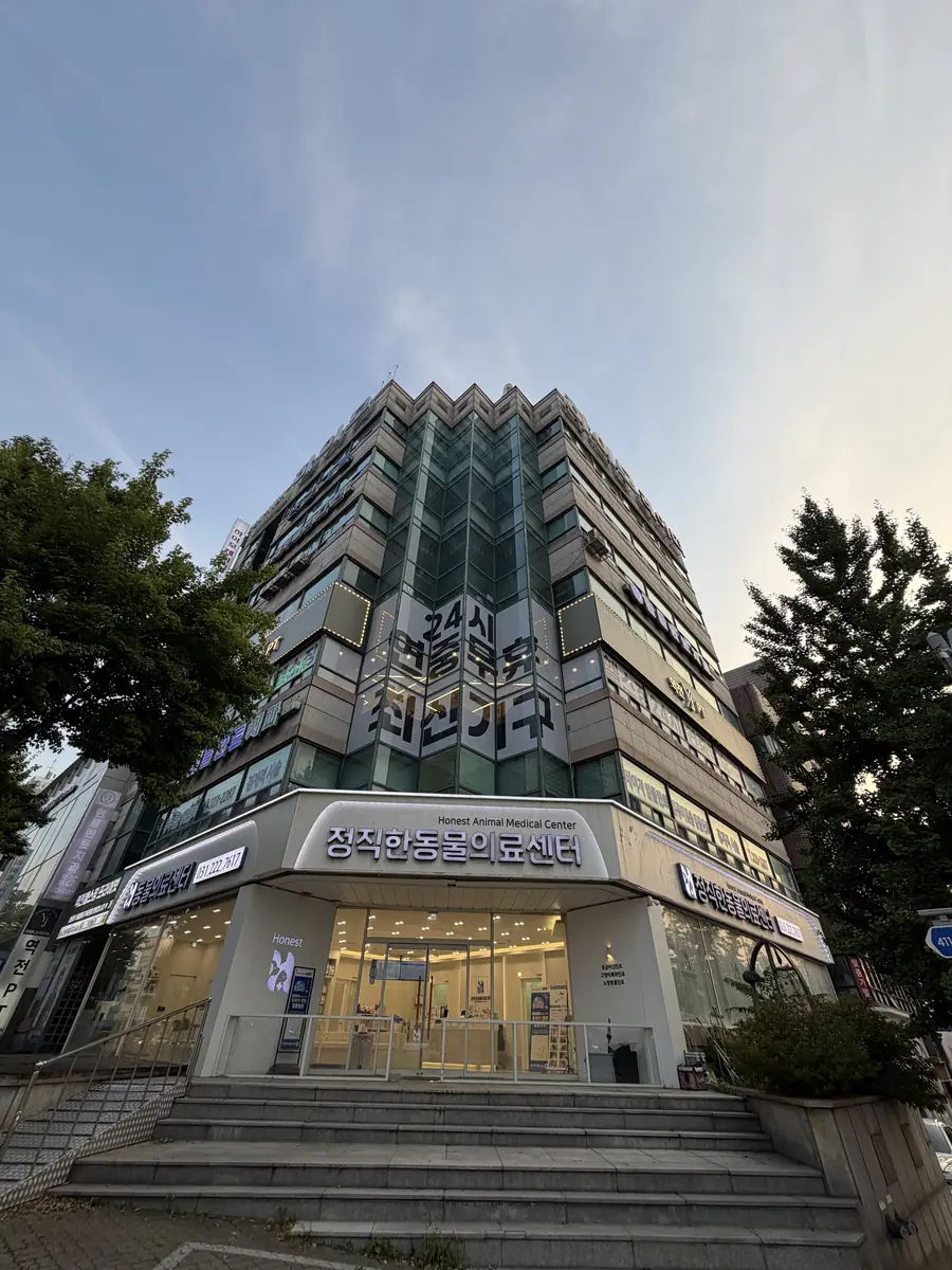 역전헬스장이 위치한 동성빌딩 외관 (수원 권선구 경수대로 411)